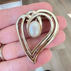 Vintage Gold Tone Heart with Pearl Brooch Pin